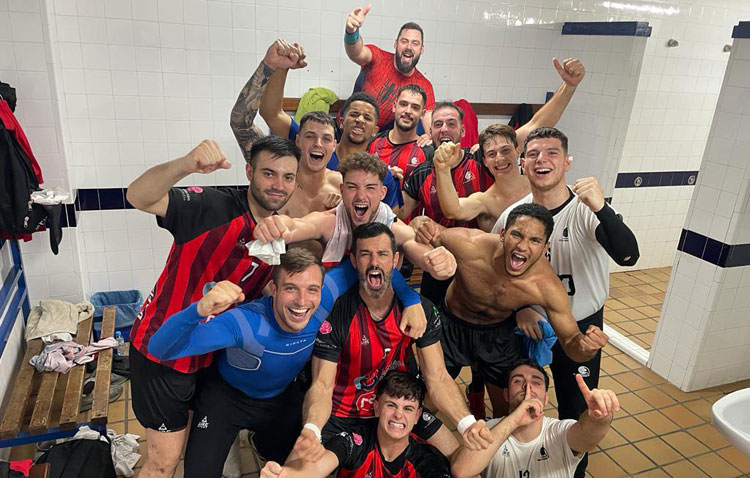 La celebración en el vestuario cajista en Algeciras. Foto: CBM