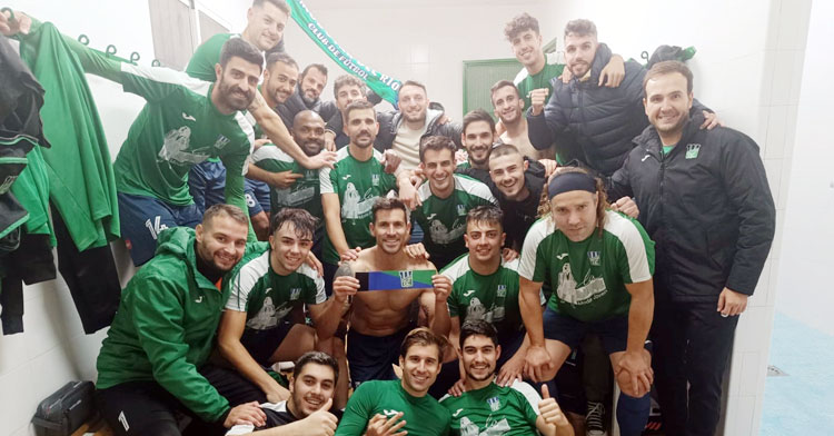 La alegría total en el Peña del Águila tras cargarse al líder. Foto: Almodóvar del Río CF