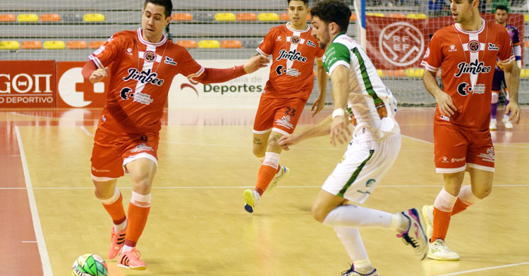 Zequi sale a cortar ante el cordobés Bebé en el Palacio de los Deportes. Foto: Jimbee Cartagena