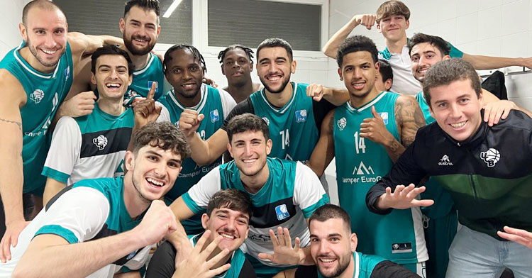 El vestuario del UCB Camper Eurogaza sigue instalado en la felicidad