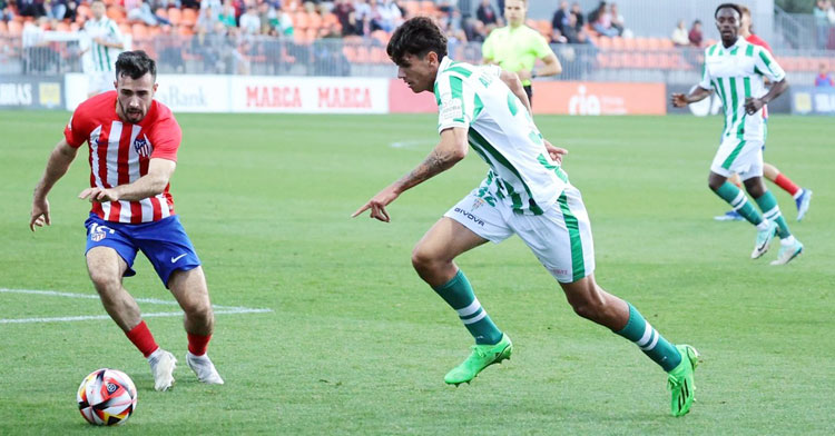 Álex López en el partido frente al Atlético de Madrid B de Carlos Puga. Foto: CCF