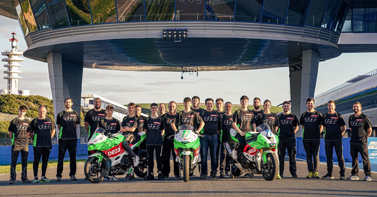 Una foto de familia del Deza-Box 77 Racing Team