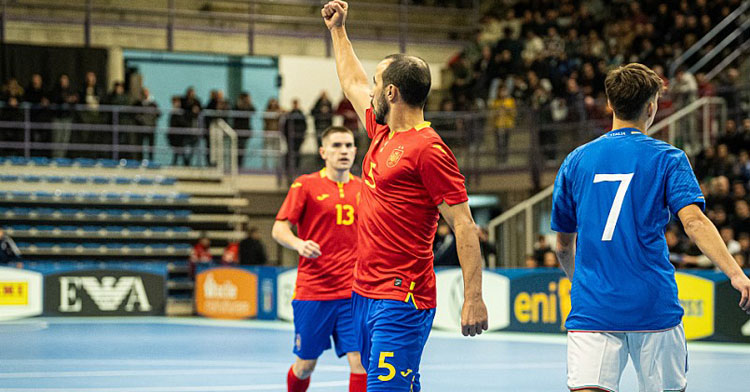 Boyis celebrando su gol, que abrió el triunfo ante Italia. Foto: RFEF