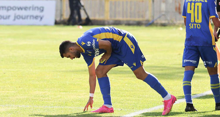 Fede Vico saltando al terreno de juego en los únicos treinta minutos que jugó con el Asteras Trípoli en Grecia.