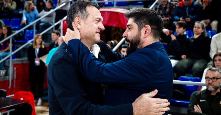 Josan González saludando a Jesús Velasco en el Palau. Foto: Ernesto Aradilla / FC Barcelona