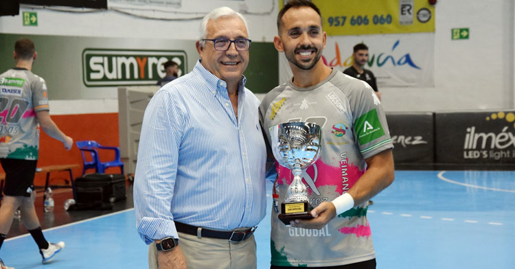 Mariano Jiménez junto a su capitán, José Cuenca. Foto: Ángel Ximénez Puente Genil