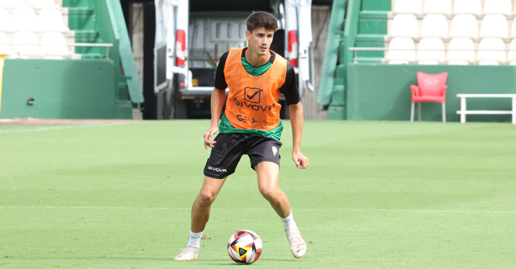 Carlos García en un entrenamiento con el Córdoba. Foto: CCF