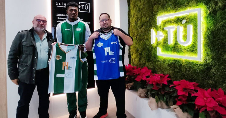 La presentación de Maxwell Amoafo con el Coto Córdoba Club de Baloncesto