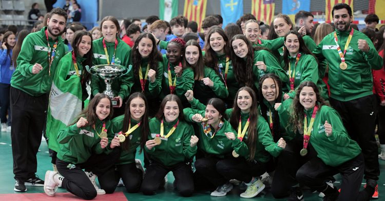 Las juveniles de Andalucía celebran su oro nacional. Foto: FABM