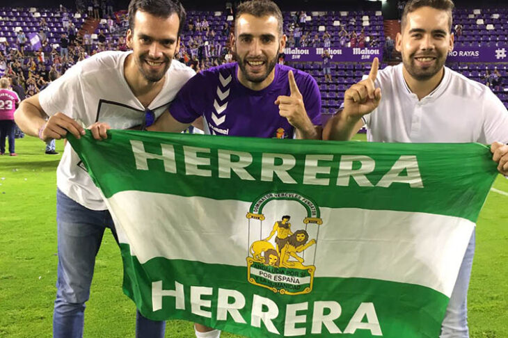 Antoñito celebrando el ascenso a Primera con Rodri.