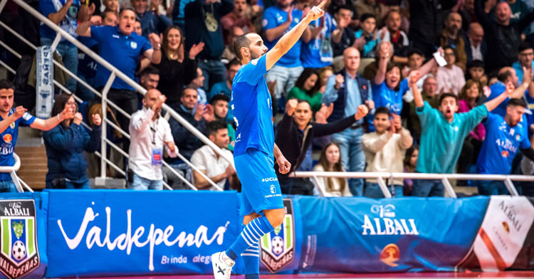Boyis celebrando un tanto como jugador vinatero. Foto: Viña Albali Valdepeñas