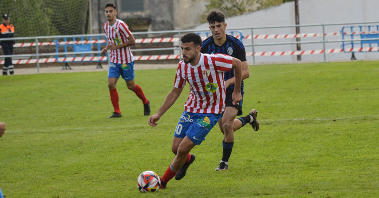 Crespo, en un partido con el Barbastro. Foto: Jorge Mazón / El Cruzado