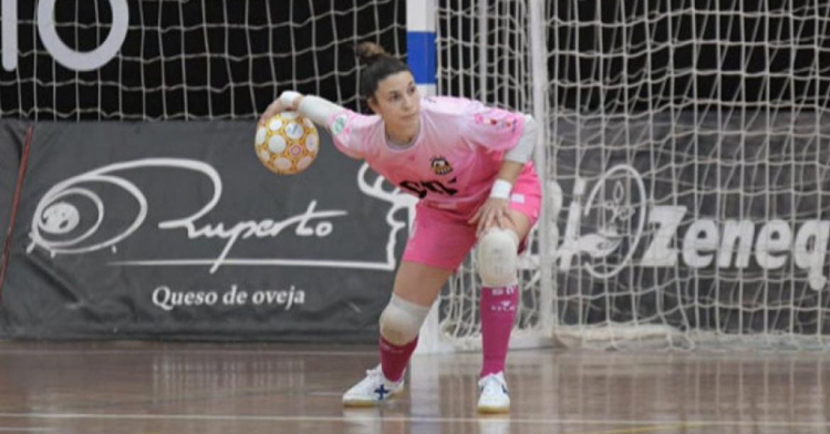 Cristina García en un partido del STV Roldán. Foto: STV Roldán