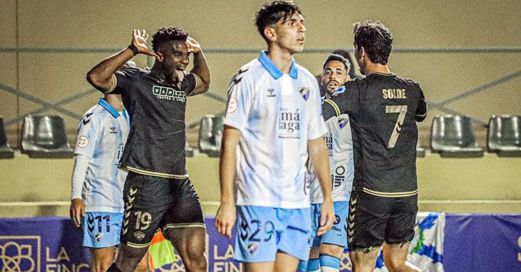 Los jugadores del cuadro negro celebrando uno de sus goles al Málaga. Foto: CF Intercity