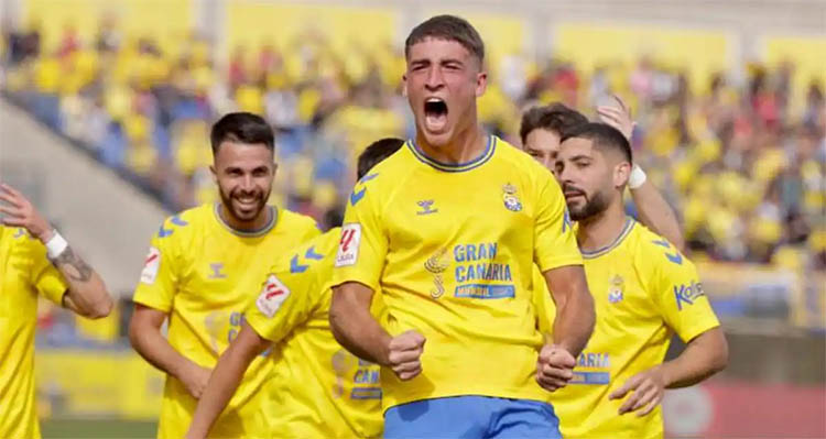 El joven Junama Herzog celebrado su gol ante el Villarreal en el partido de su debut en Primera con la UD Las Palmas.