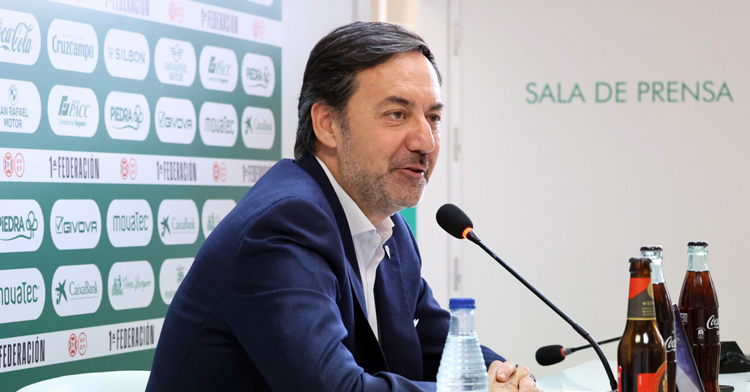 Antonio Fernández Monterrubio en la sala de prensa del Córdoba. Foto: CCF