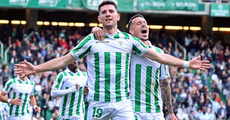 Alberto Toril celebrando su gol al Intercity junto a Iván Rodríguez. Foto: CCF