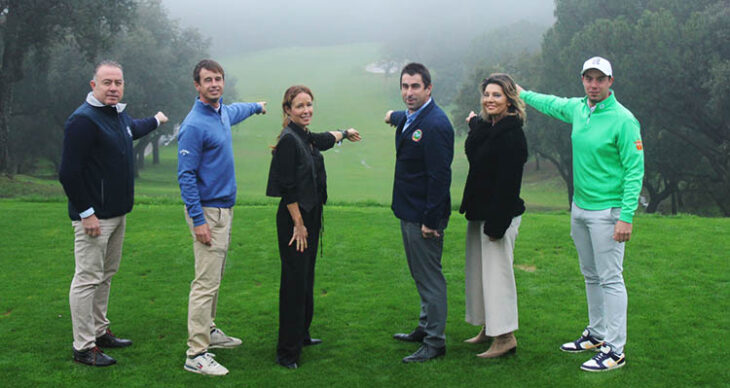 Los hermanos Pastor, Víctor y Marcos, junto al presidente de la PGA Spain, Ander Martínez, y las presidentas del IMDECO y el Real Club de Campo junto a su gerente en el tee del hoyo 1.