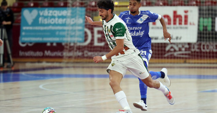 Zequi, entonces sin máscara, en el partido liguero ante Manzanares. Foto: Córdoba Futsal