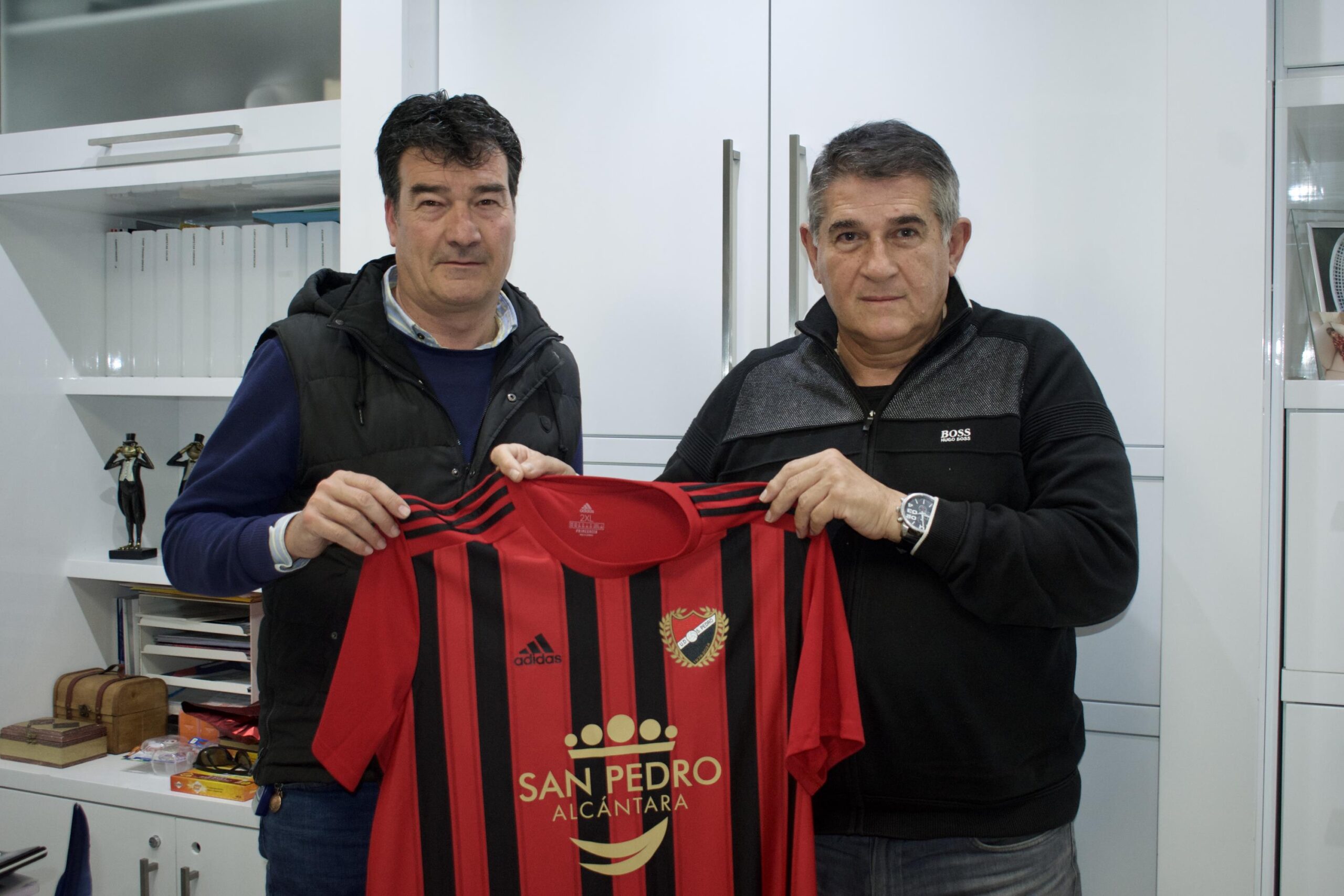 Rafa Escobar en su presentación con el San Pedro. Foto: UD San Pedro