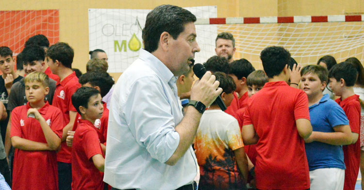 Miguel Pardo en un acto del Córdoba de Balonmano. Foto: CBM