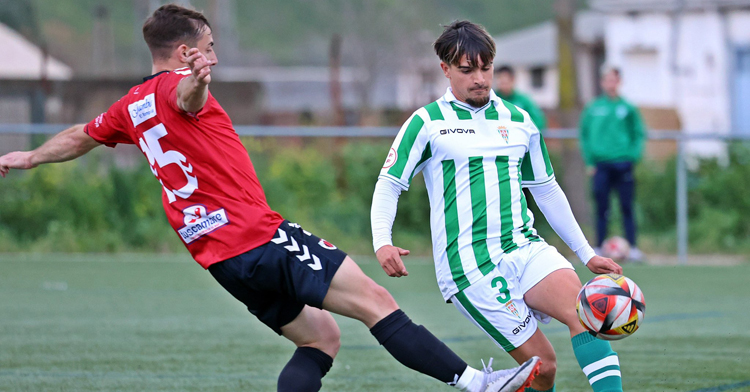 Calero en un lance del partido ante el Cartaya. Foto: CCF