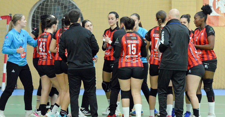 Las jugadoras del Deza Córdoba de Balonmano en un partido reciente. Foto: CBM