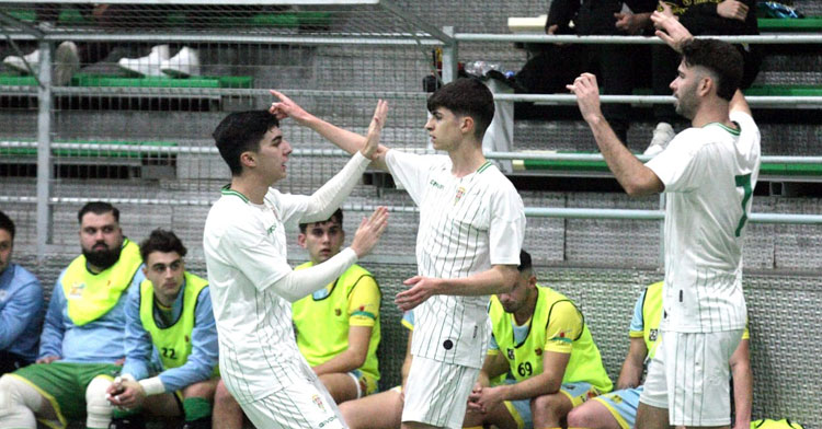 La celebración de uno de los siete goles del filial califal en tierras murcianas. Foto: Edu Luque / Córdoba Futsal