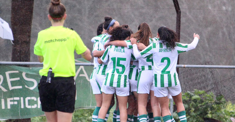 Las blanquiverdes celebran uno de sus goles. Foto: CCF