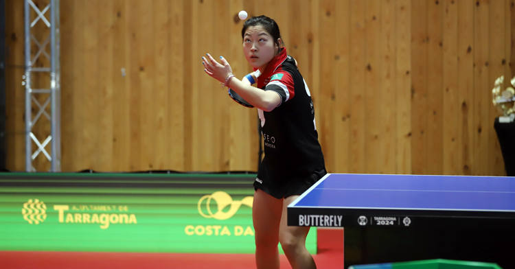 Jiaqi Meng en un saque en la final de la Copa de la Reina. Foto: RFETM