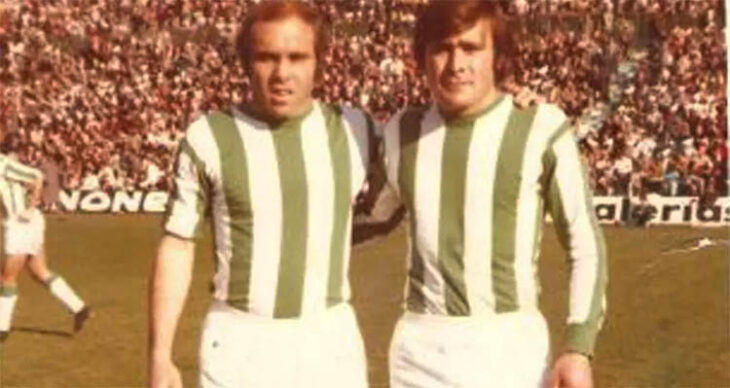 Daniel Onega, a la izquierda, posando en el viejo Arcángel en 1973.