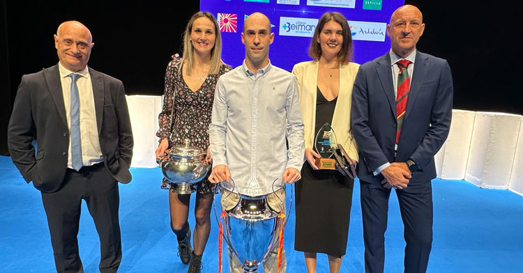 El presidente Jesús Machado, junto a Luis Calvo, director técnico, o palistas como Alejandro Calvo, Marija Galonja o Tatiana Garnova
