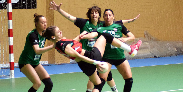 Un momento del derbi entre Adesal y Deza CBM en Fátima hace unas semanas. Foto: Laclasi.es