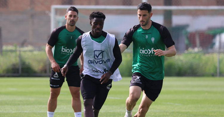 Albarrán junto a Adilson en un entrenamiento. Foto: CCF