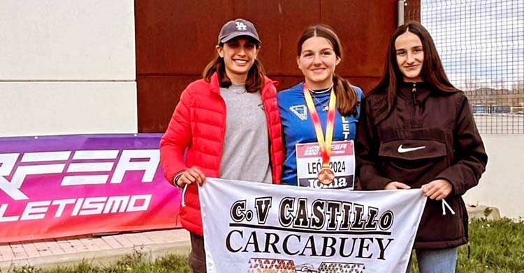 Alejandra Crespo tras lograr el bronce nacional sub16. Foto: Virgen del Castillo