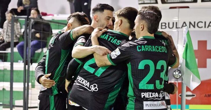 Los jugadores del Córdoba celebran un gol en Antequera. Foto: CCF