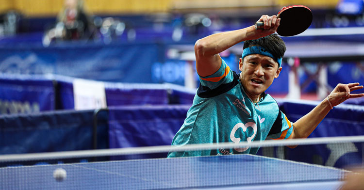 Diego Chen golpeando la bola con fuerza. Foto: RFETM