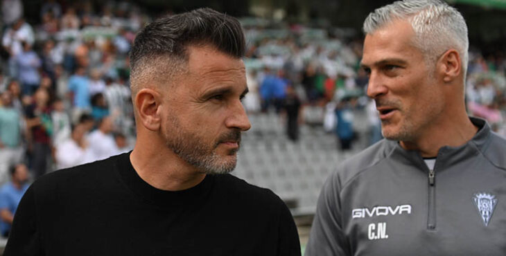 Iván Ania, junto a su segundo César Negredo, en la bada de El Arcángel.