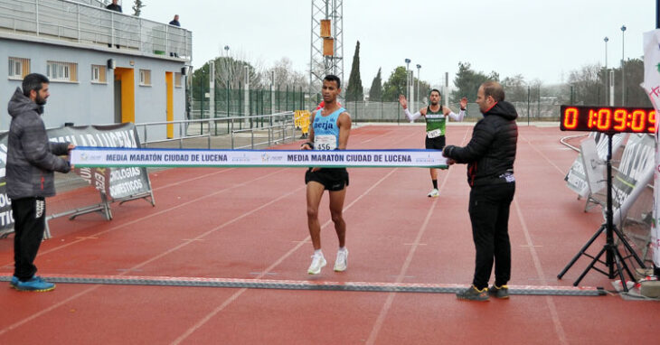 Mohamed Lansi, vencedor de la media maratón aracelitana. Foto: Ayuntamiento de Lucena
