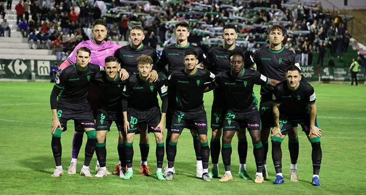 El once inicial del Córdoba en Antequera.