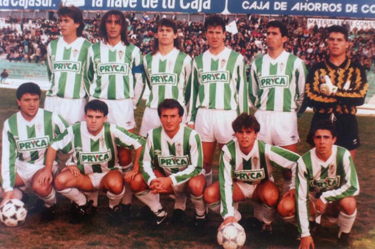 Una formación de aquel Córdoba CF de finales de los ochenta con Portugal, Paco Jémez, Berges y Jorge Ramírez arriba, con Ortega, López Murga, Toni Muñoz o Gonzalo abajo, entre otros.