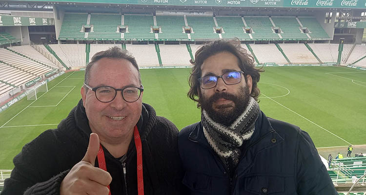 Rafa Fernández y Rafa Ávalos a la conclusión del partido desde el anfiteatro de El Arcángel.