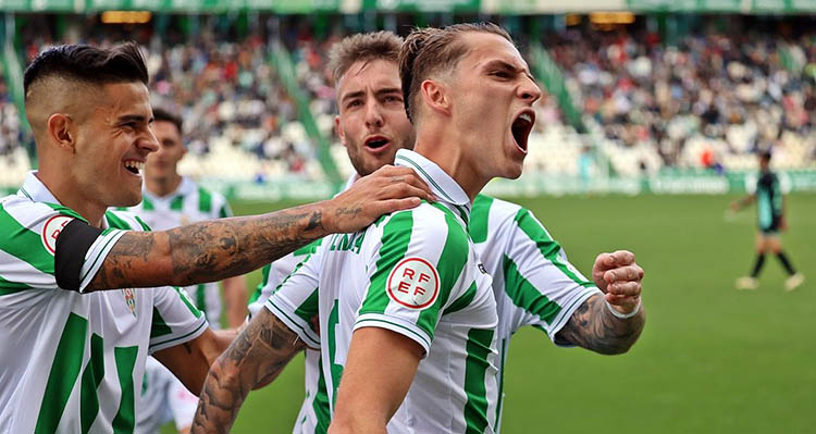 Antonio Casas celebrando con Álex Sala el golazo del catalán.