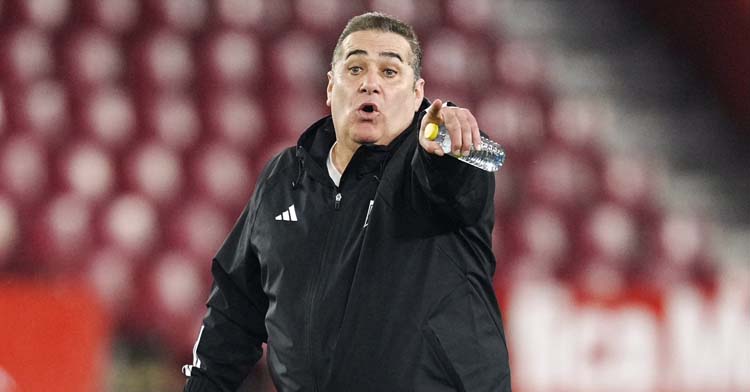 José Ramón Sandoval en uno de sus primeros entrenamientos con el Granada. Foto: Granada CF
