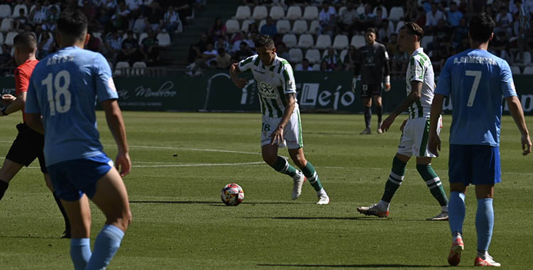José Antonio Martínez buscando un desplazamiento en largo.