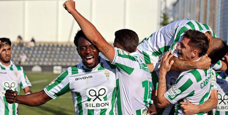 Diarra y otros jugadores del Córdoba celebrando el gol de Albarrán. Foto: CCF