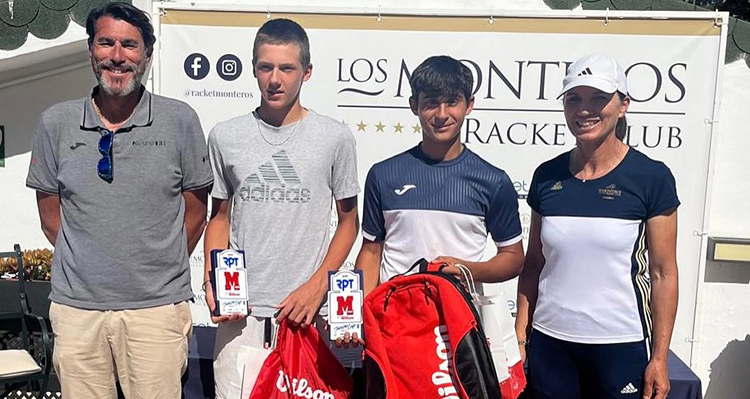 El joven tenis pozoalbense Álex López junto a su víctima en el Torneo Marca.