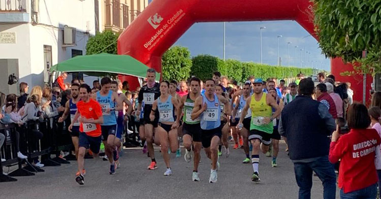 Atletas en la salida de la Carrera Popular de Ochavillo del Río.