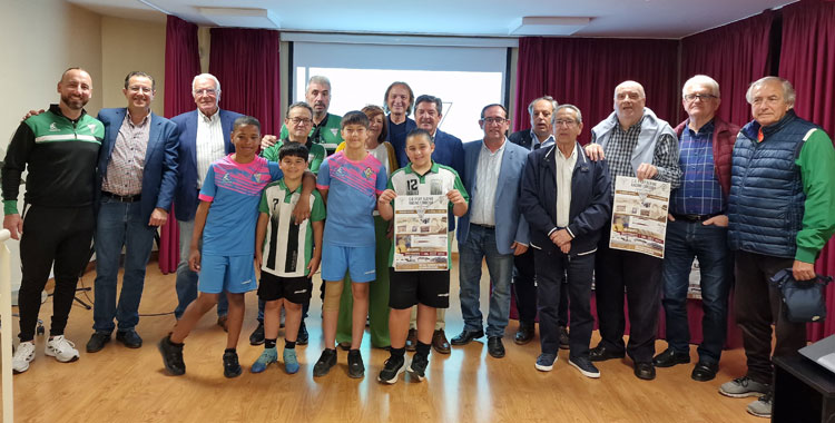 La foto de grupo tras el acto. Foto: CD Fray Albino Racing de Córdoba