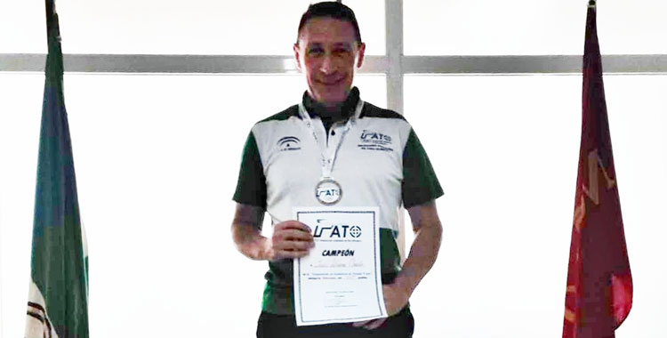 Jesús Álvarez en el podio de Camas. Foto: Club de Tiro Ategua